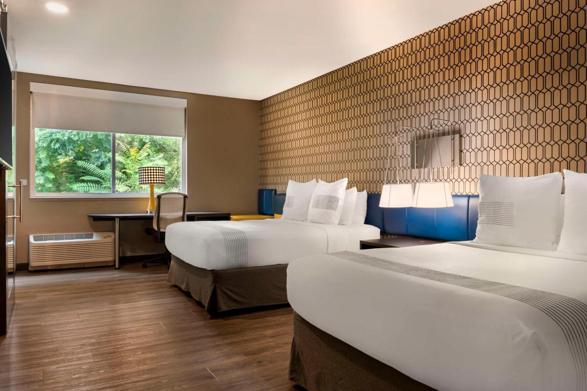 Glo Asheville-blue Ridge Parkway Hotel